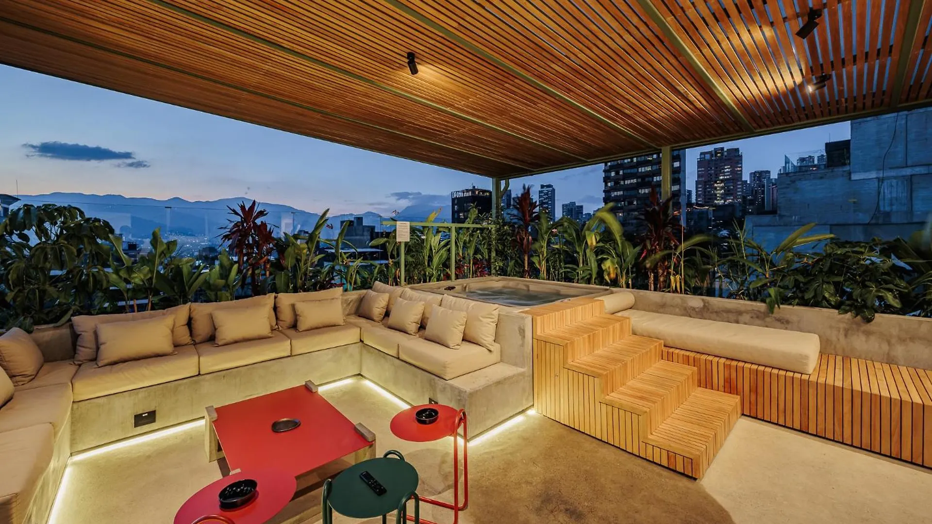 Primavera Building Medellin Aparthotel