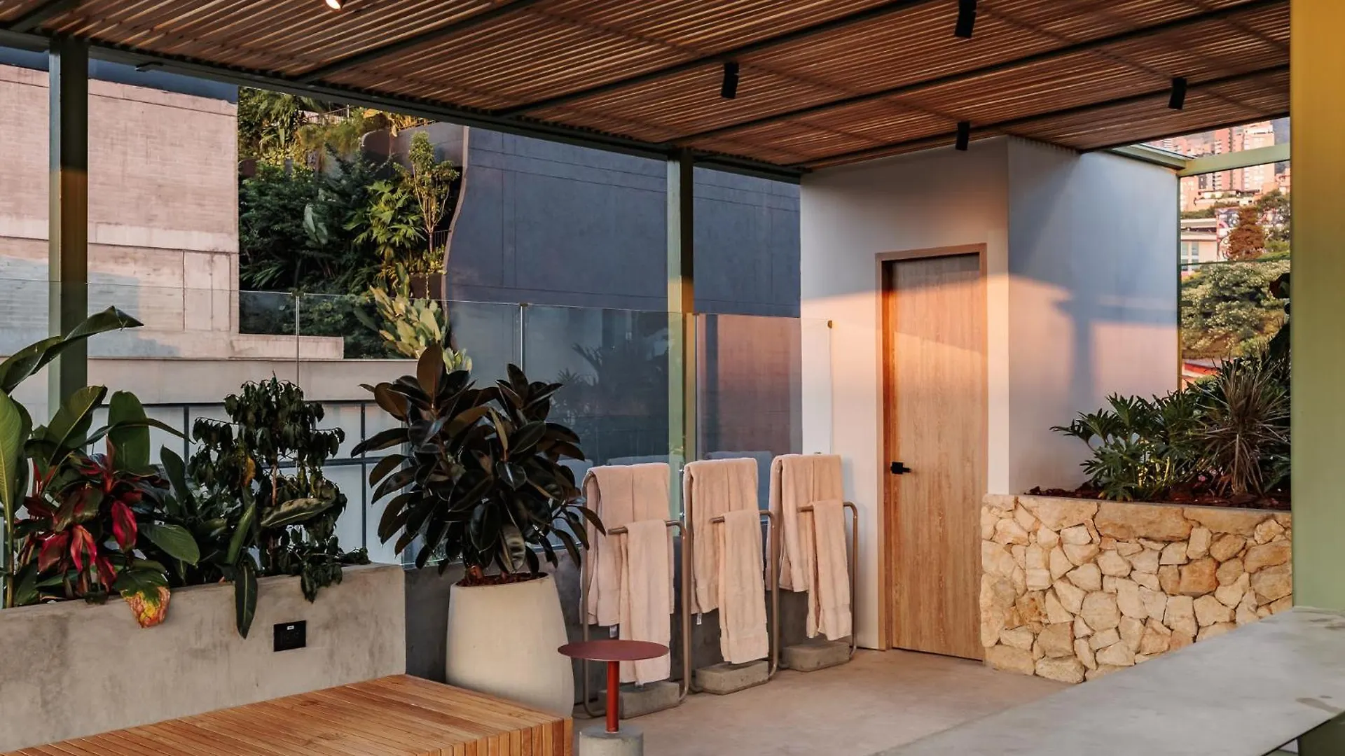 **** Aparthotel Primavera Building Medellin Colombia