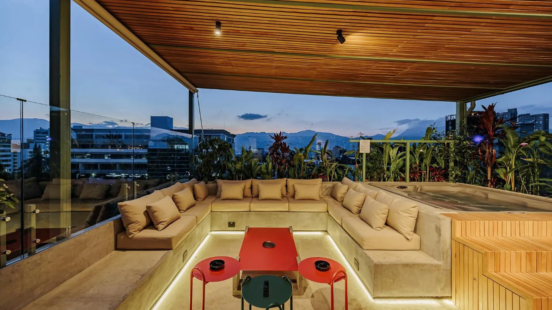 **** Aparthotel Primavera Building Medellin Colombia