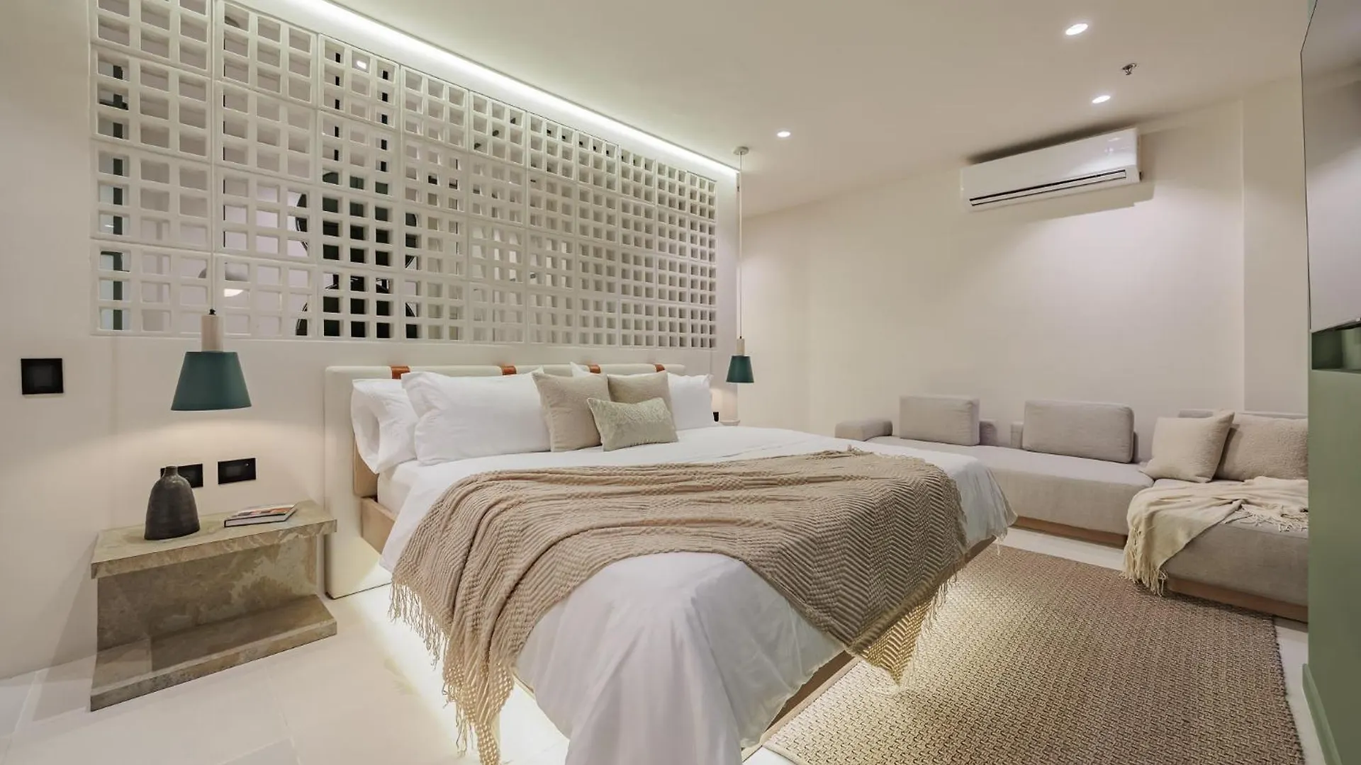 **** Aparthotel Primavera Building Medellin Colombia