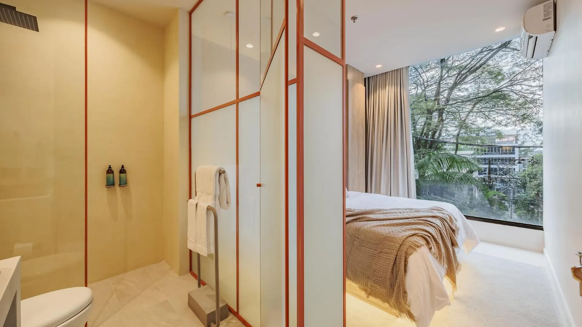 **** Aparthotel Primavera Building Medellin Colombia