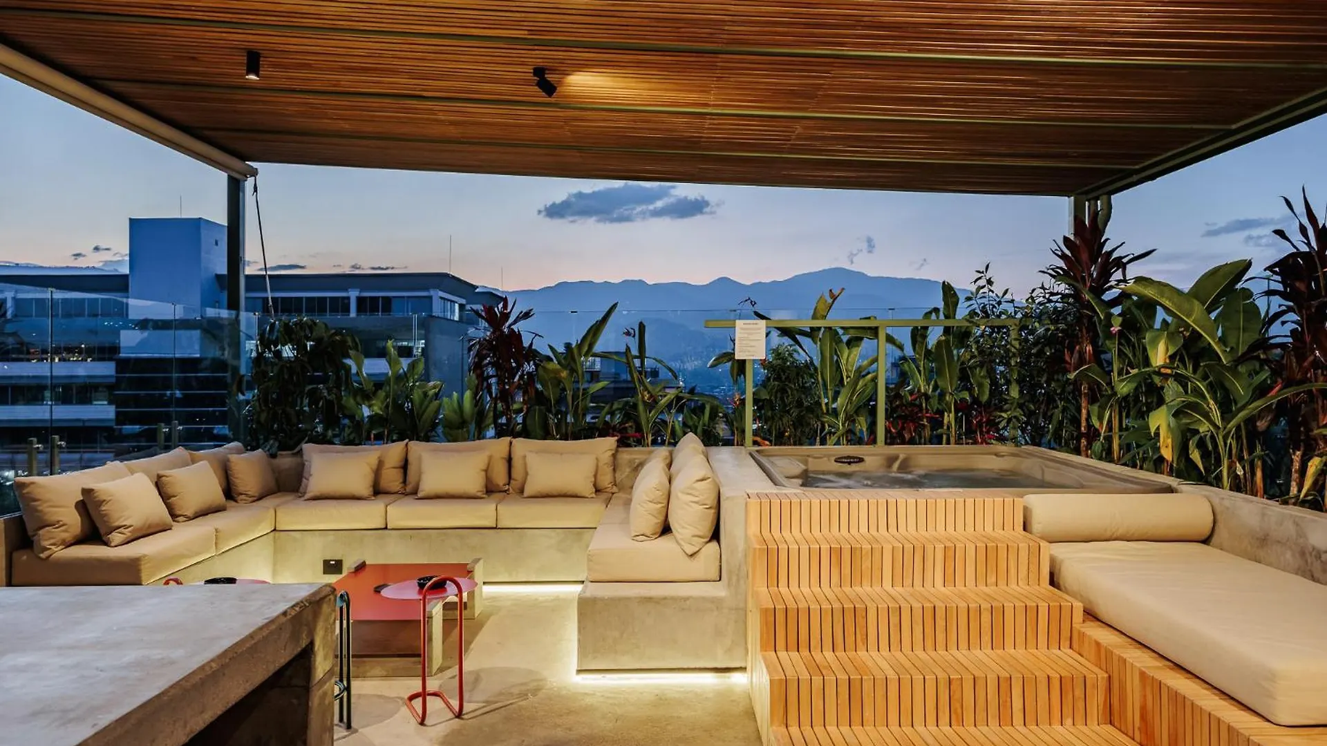 Aparthotel Primavera Building Medellin