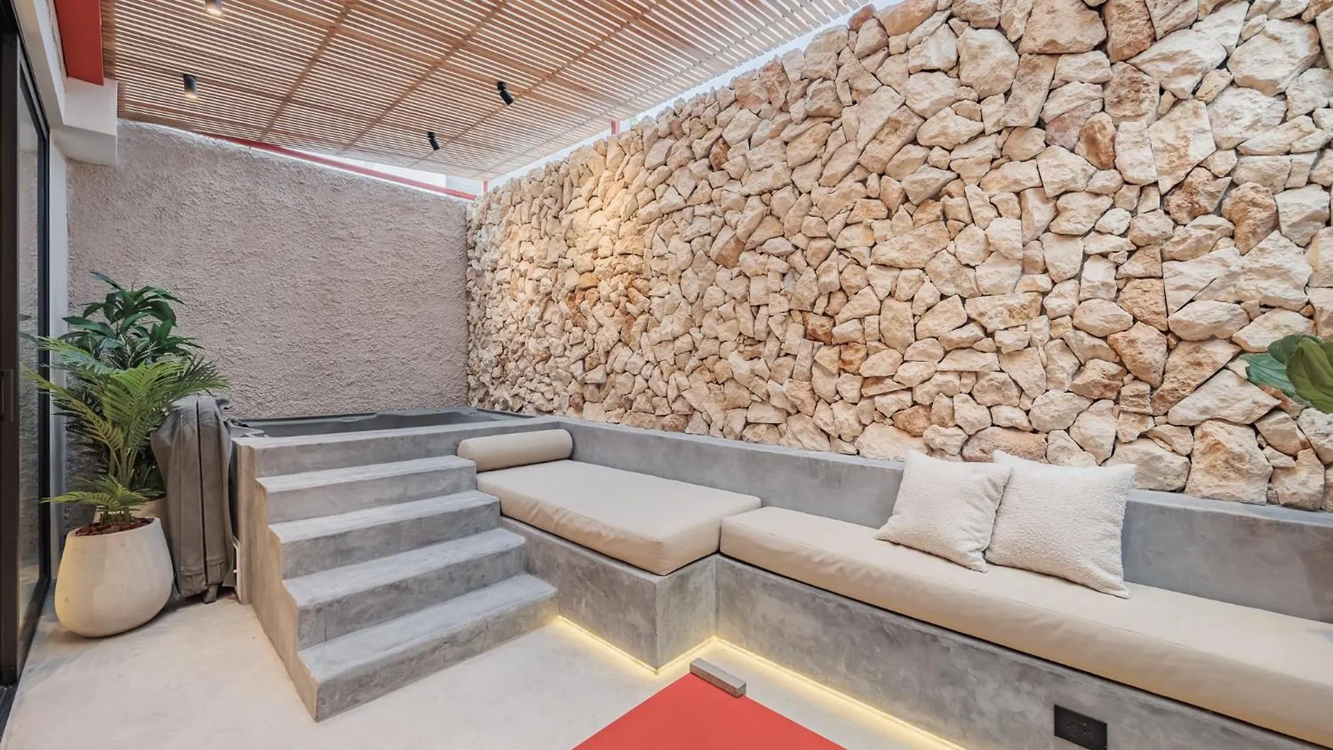 **** Aparthotel Primavera Building Medellin Colombia